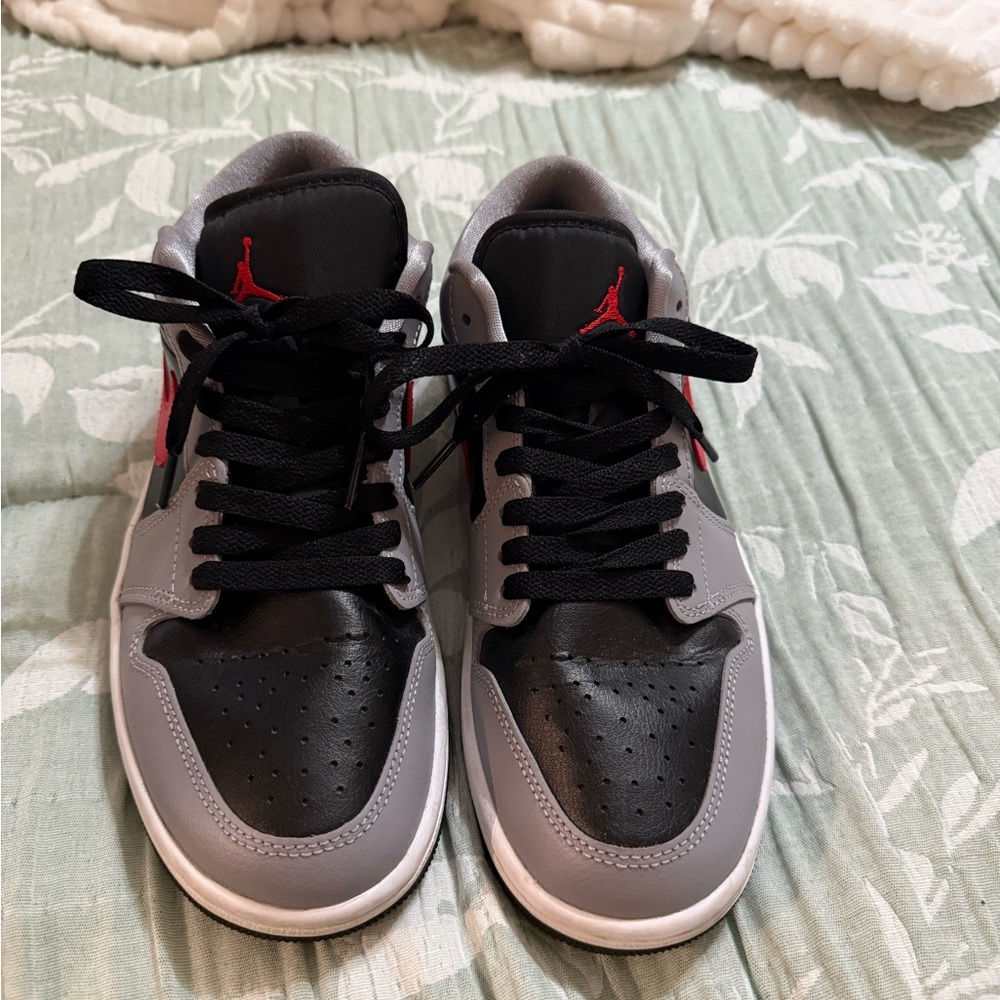 Jordan Men's Black and Gray Sneakers